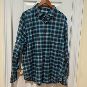 Tommy Bahama Men's Blue Plaid Button-Down Shirt. Size Large